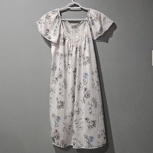 Vanity Fair Floral Chemise White With Delicate Romantic Purple Blue Floral Soft